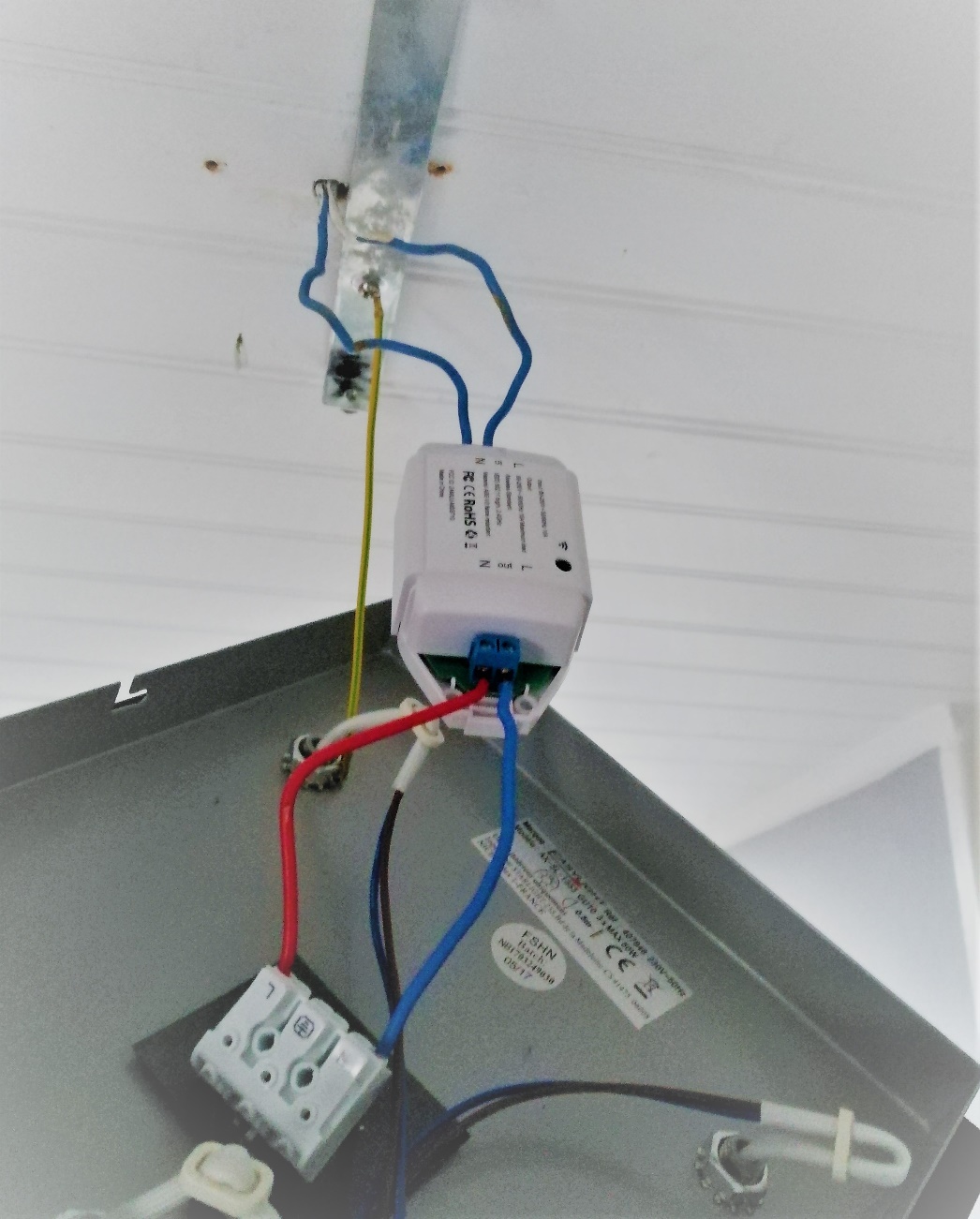 Tutoriel Installer un interrupteur Sonoff Basic dans un plafonnier