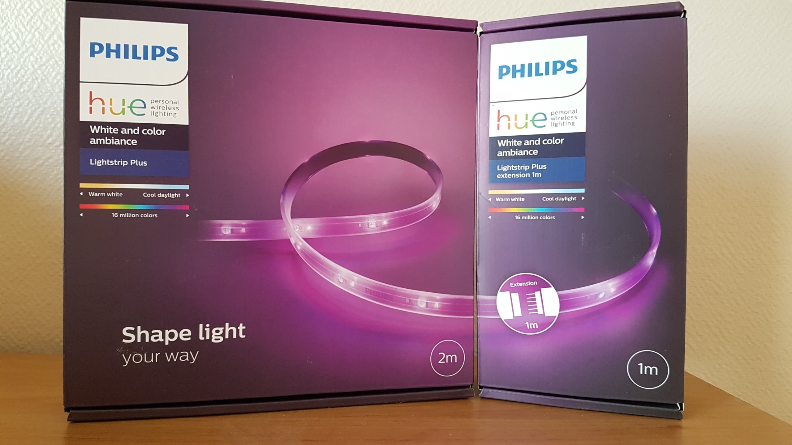 Philips Hue Ruban Lumineux Lightstrip White And Color Ambiance de 2 Mètres,  Bande Flexible Lumineuse Contrôlée Par Smartphone - Lampe Led à Variation  de Couleurs - Fonctionne avec Alexa : : Luminaires et Éclairage