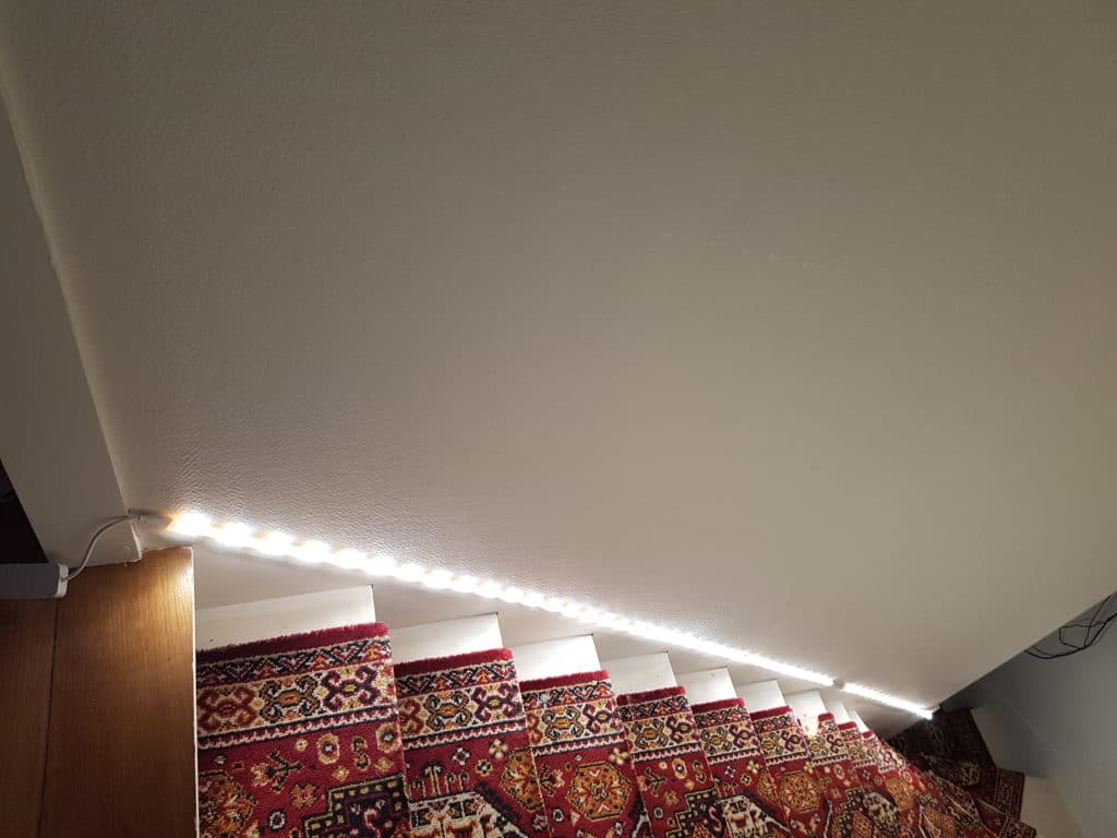 Test Philips Hue LightStrip : un ruban LED riche en couleurs – Les Alexiens