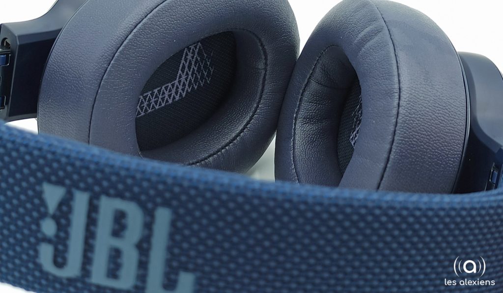 Les coussinets du JBL LIVE 500BT sont de belle qualité