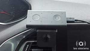 Le support d'Echo Auto sur une bouche de ventilation