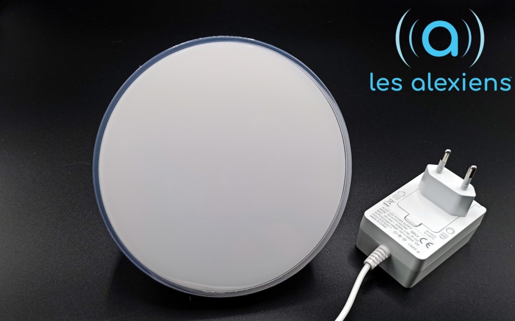 La lampe portable Hue Go de Philips et son alimentation