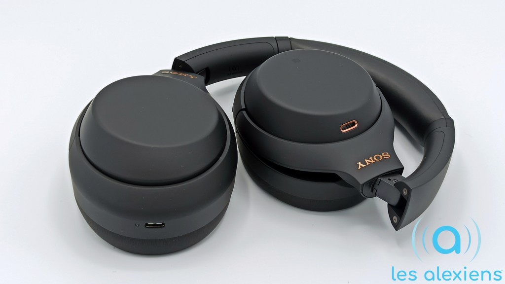 Le casque Sony replié