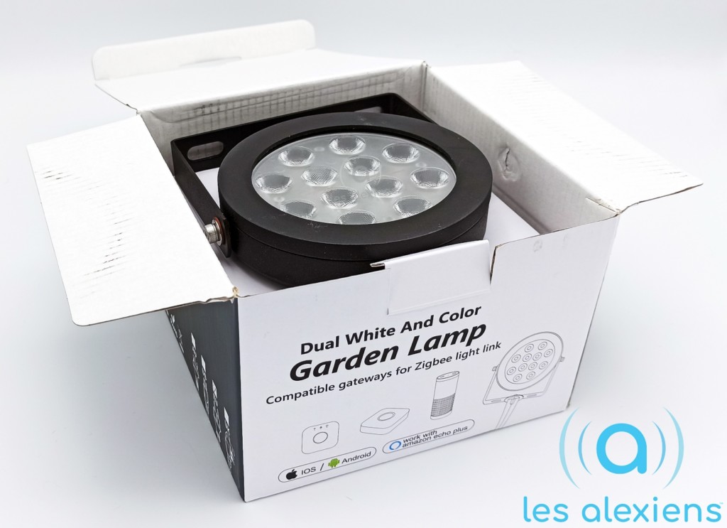 Lampe d'extérieur GLEDOPTO : unboxing du luminaire de jardin