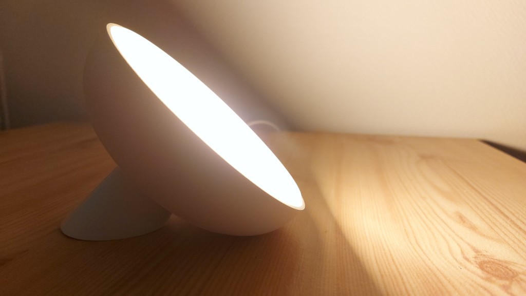 Test Philips Hue Bloom : une lampe décorative qui manque d'éclat - Les  Numériques