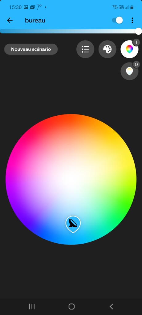 Application Philips Hue et panel des 16 millions de couleurs possibles pour la Phlips Hue Bloom white an colors ambiance