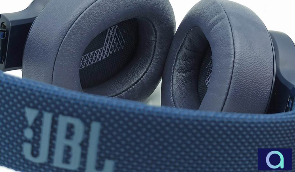 Exemple de casque circum-aural de la marque JBL