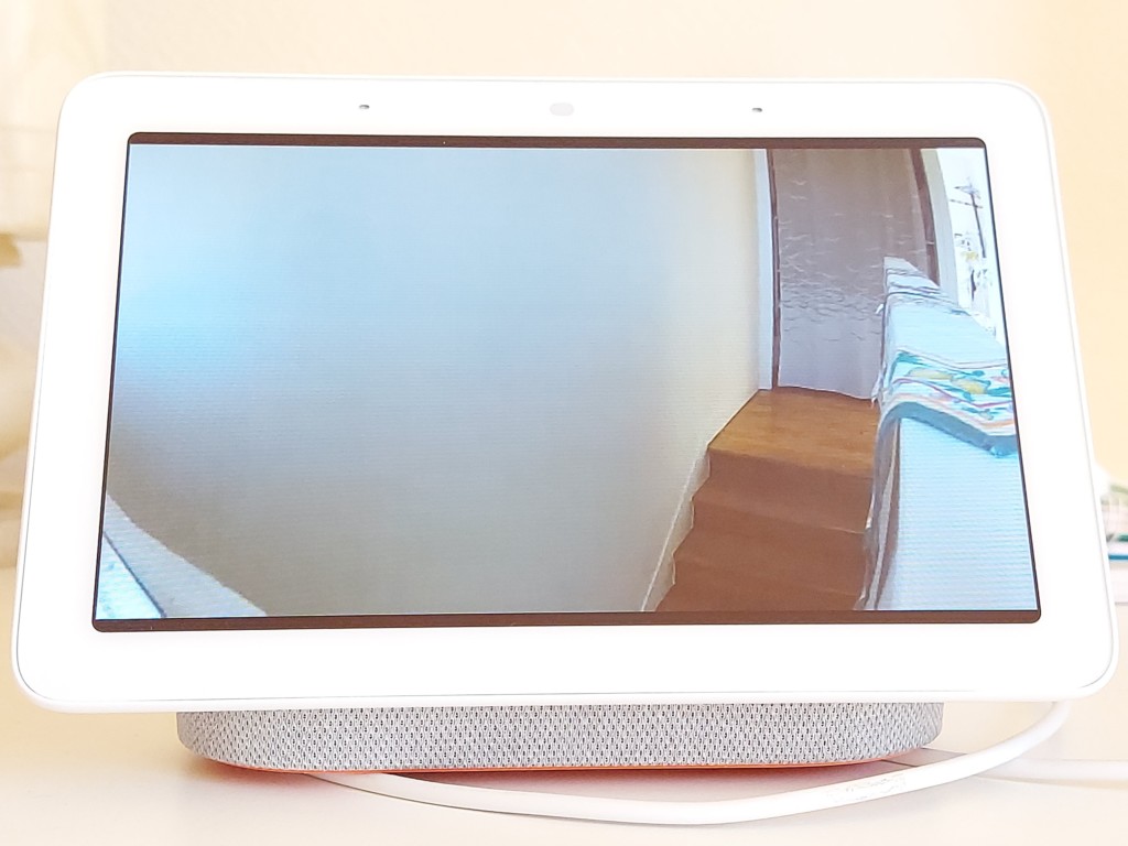 Affichage du flux vidéo en direct d'une caméra TP-Link Tapo C200 sur un appareil Google Nest