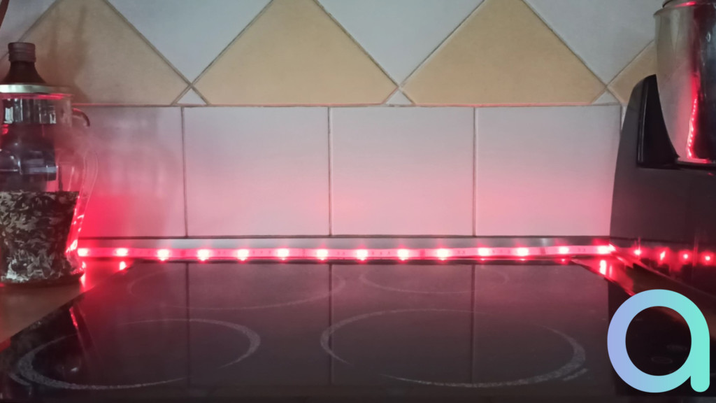 Photo éclairage rouge du ruban LED LIVARNO LUX de chez Lidl