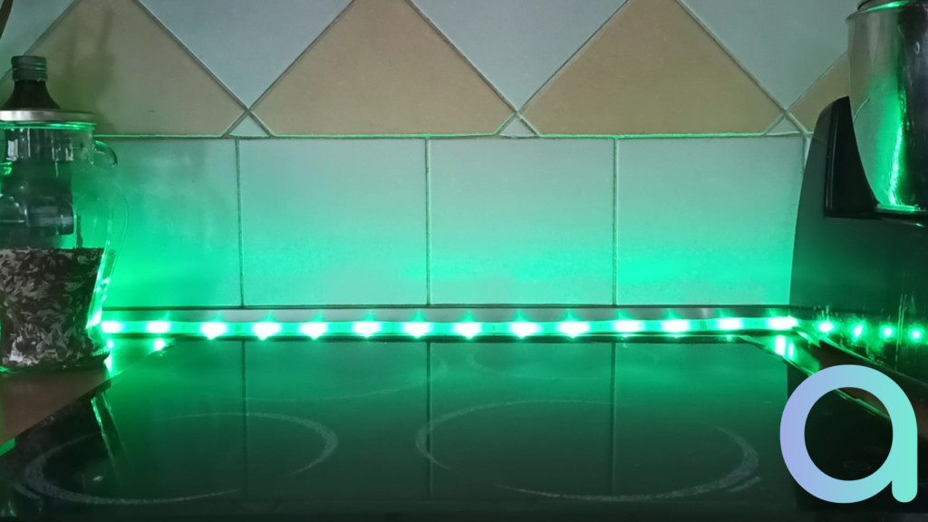 Photo éclairage vert du ruban LED LIVARNO LUX de chez Lidl