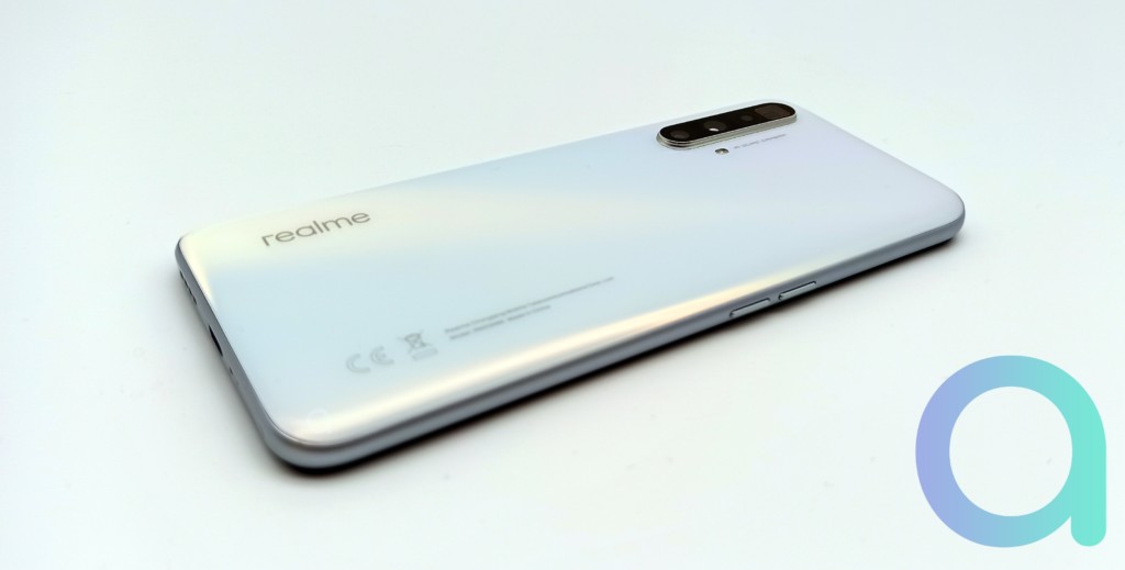 dos nacré du smartphone Realme X3