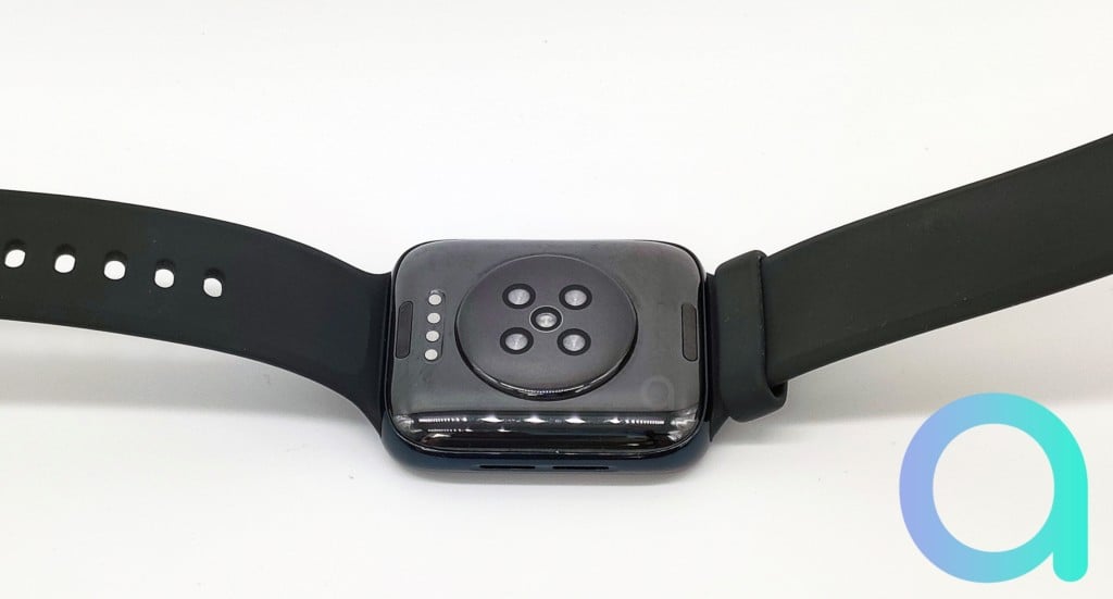Dessous de la montre Oppo Watch avec les LED pour le suivi de la fréquence cardiaque