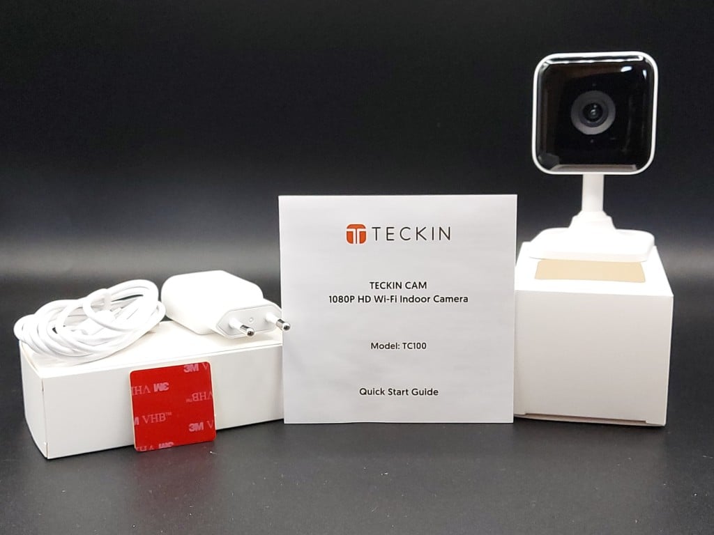 contenu du coffret - caméra et adaptateur -pour la caméra connectée Teckin TC100