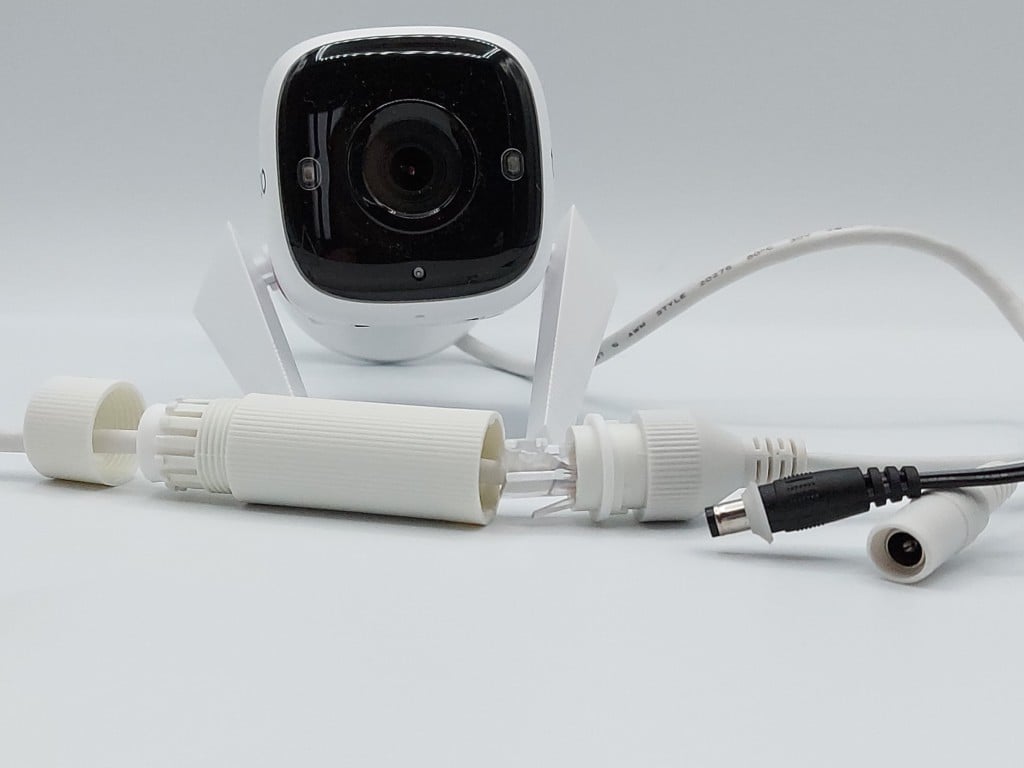 installation système d'étanchéité sur câble Ethernet de la caméra connectée Tapo C310