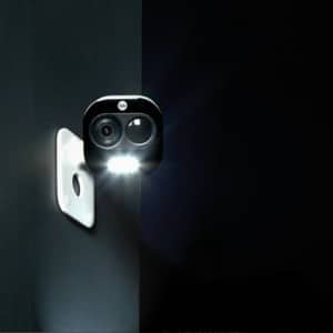 Yale Light & Siren : une caméra pour portes d'entrée avec sirène !