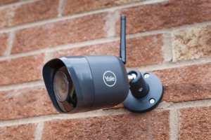 Yale Pro 4MP : caméra extérieure WiFi compatible NVR