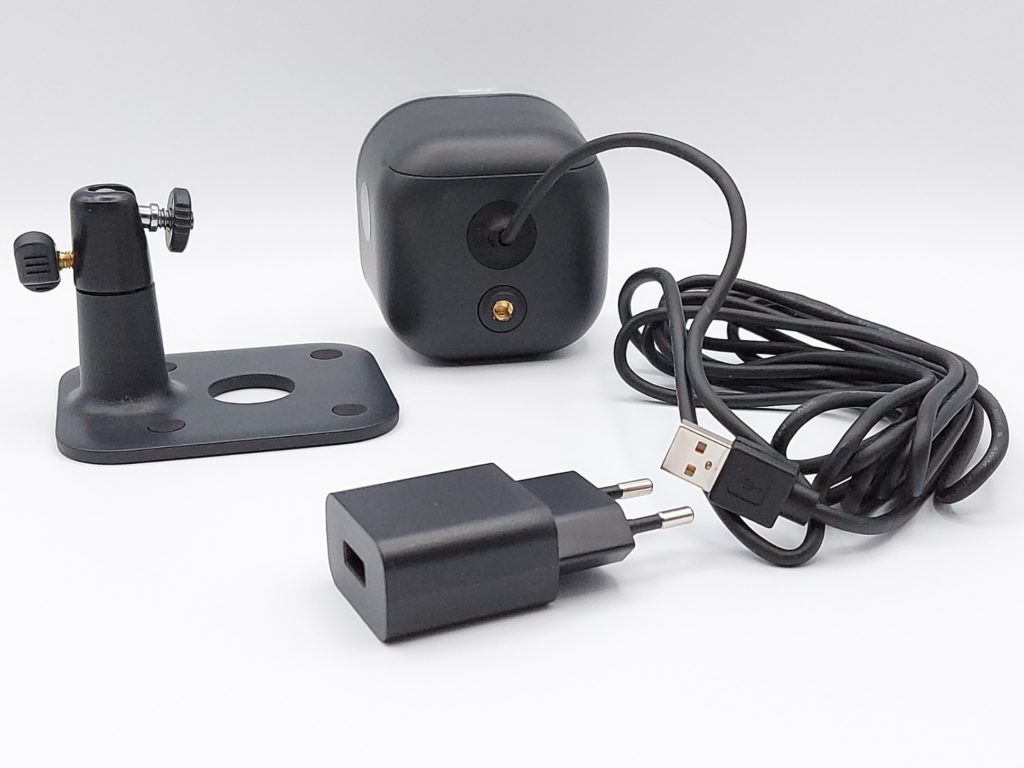 Caméra avec câble USB solidaire, adaptateur et support de fixation de la Caméra Light and Siren de Yale