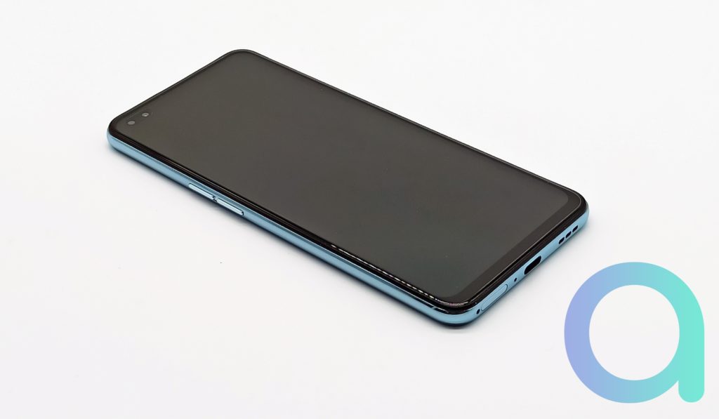 Face avant su smartphone OPPO Reno4