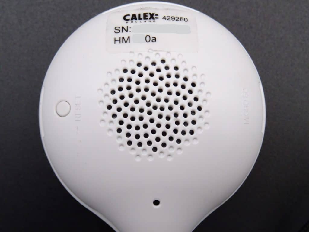 A droite le slot pour une carte misro SD pour enregistrement local des flux de la caméra Calex