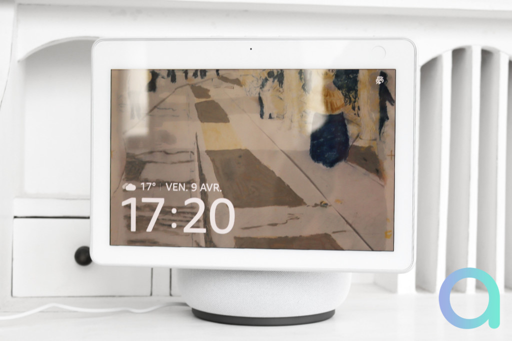 L'écran d'Echo Show 10 est orientable à souhait