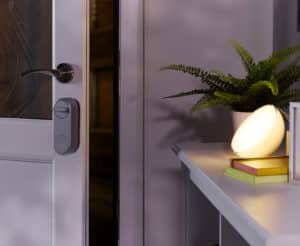 Serrure Linus Smart Lock et Philips Hue Go