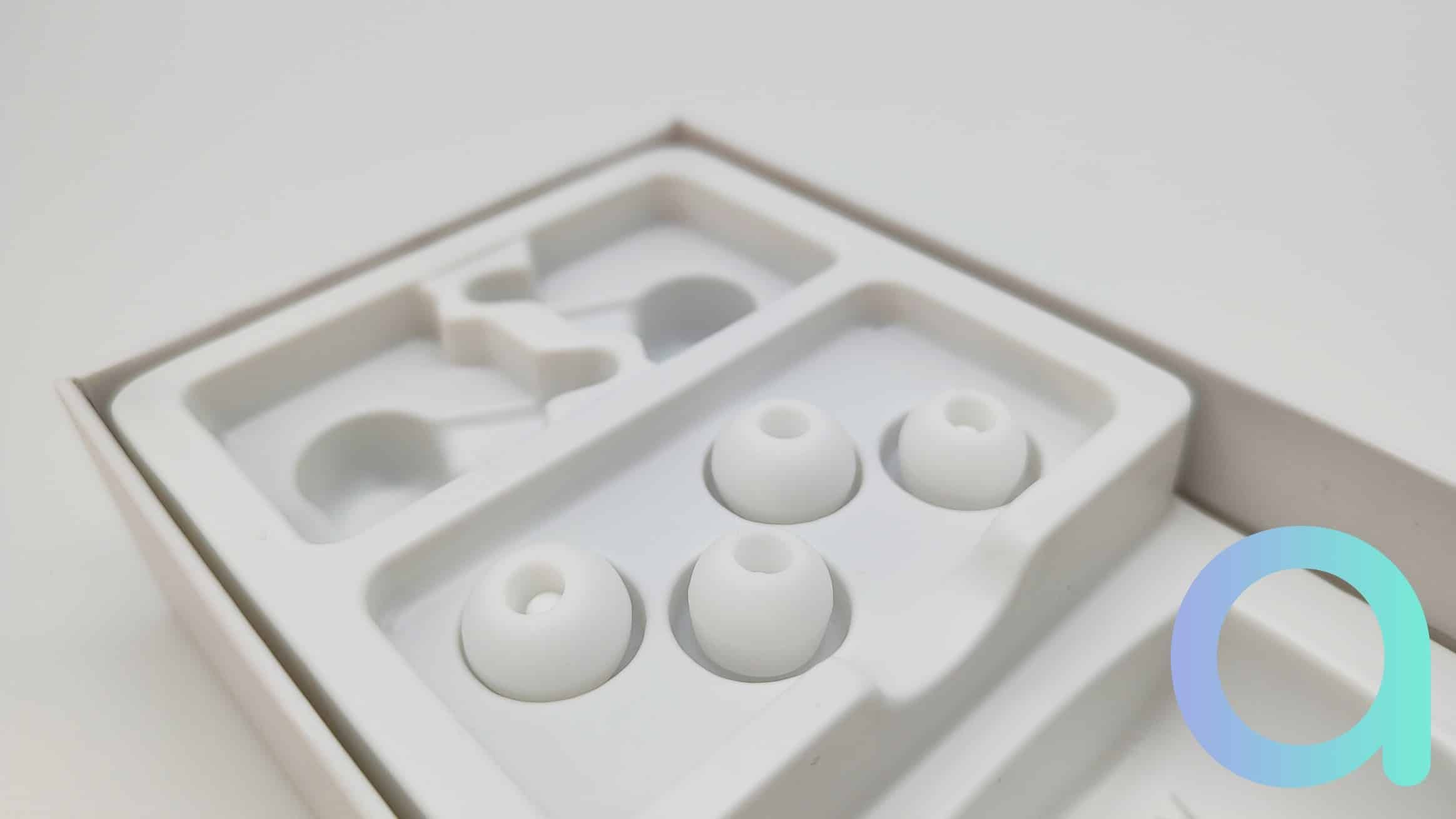 Embouts d'oreille de remplacement Airpods Pro [3 paires] pour Airpods Pro,  embouts d'écouteurs en silicone avec trou de réduction du bruit, s'insèrent  dans le boîtier de charge (tailles S/m/l, Whi 