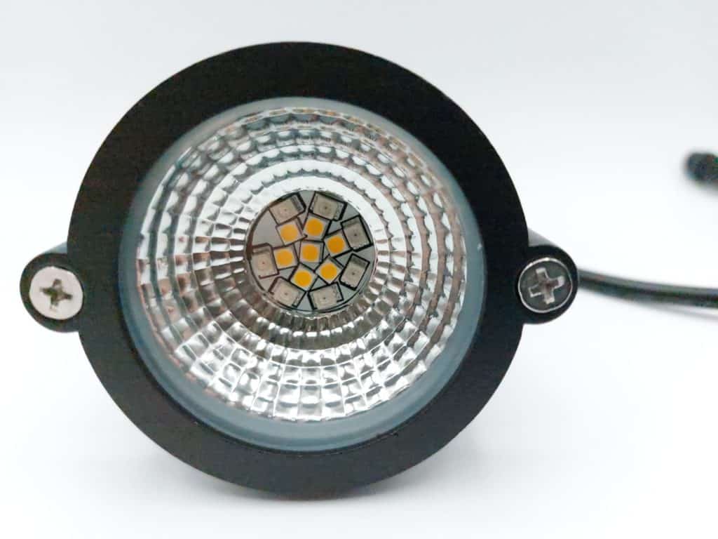 les spots Innr outdoor sont équipés de 14 LED pour un flux lumineux de 230 lm chacun