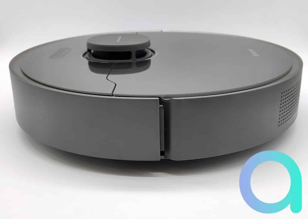 Le robot Aspirateur Dreame bot Z10 peut passer sous les lits grâce à sa petite hauteur de 9,7 cm