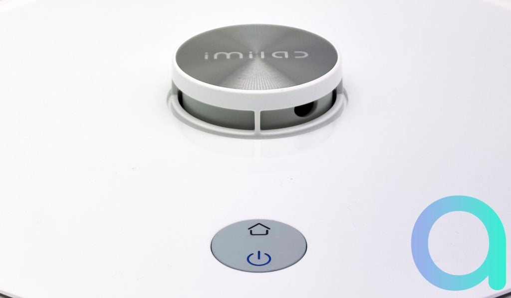 Sur le dessus du robot aspirateur Imilab V1 un seul bouton multifonction est proposé