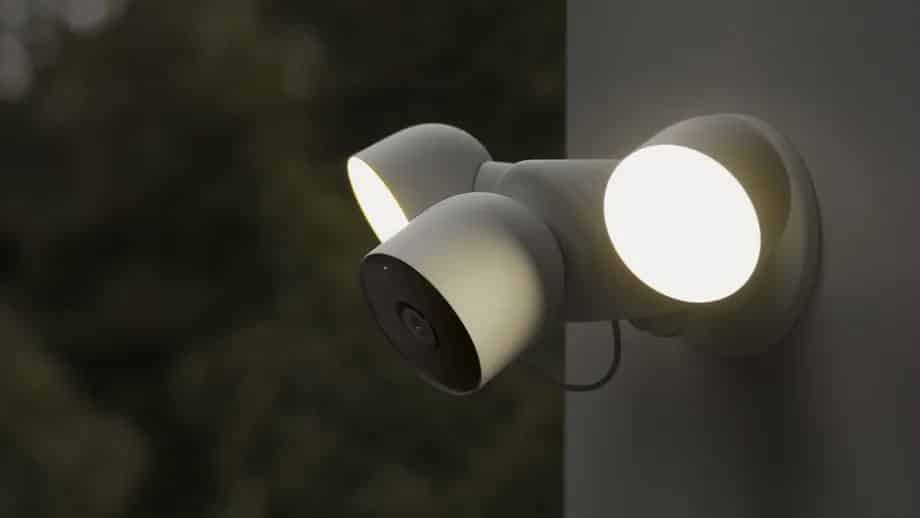 Nest Cam Floodlight : une caméra extérieure avec projecteurs