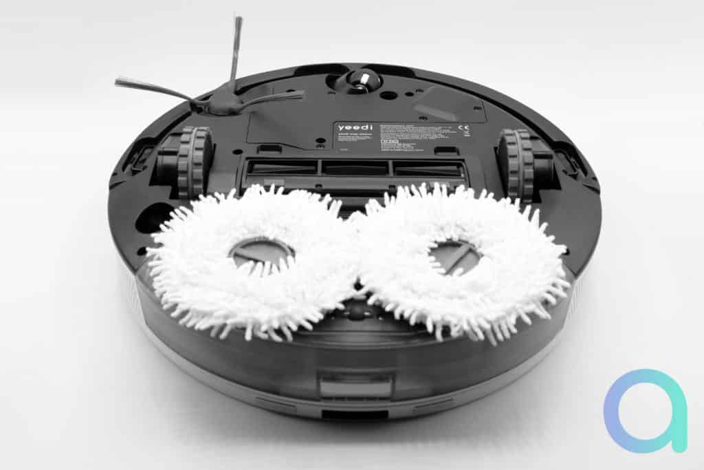Les deux serpillières sur le robot laveur Yeedi