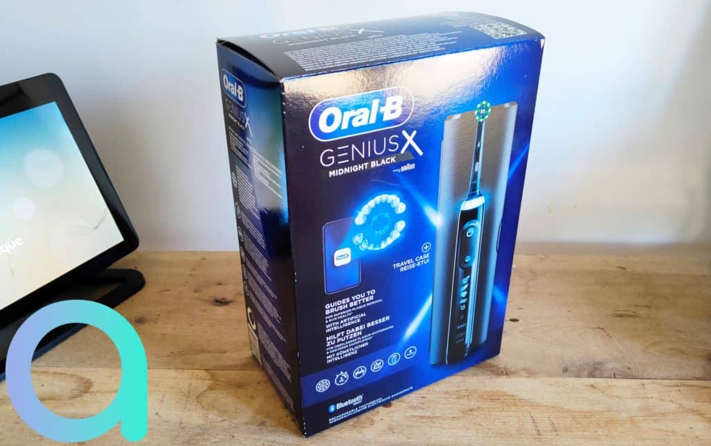 Le packaging de la brosse à dent Oral B Genius X met en avant ses caractéristiques