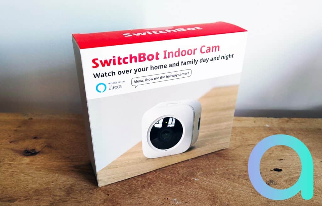 Le packaging de la caméra Switchbot indoor annonce la couleur : works with Alexa