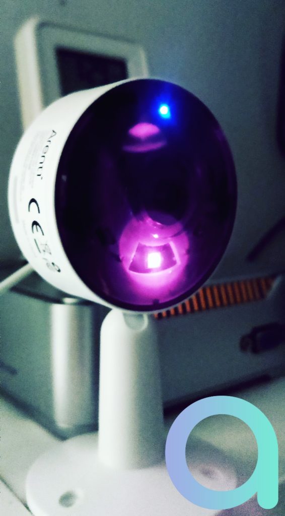 La LED infra-rouge en action pour la vision de nuit sur la caméra d'intérieur Arenti IN1