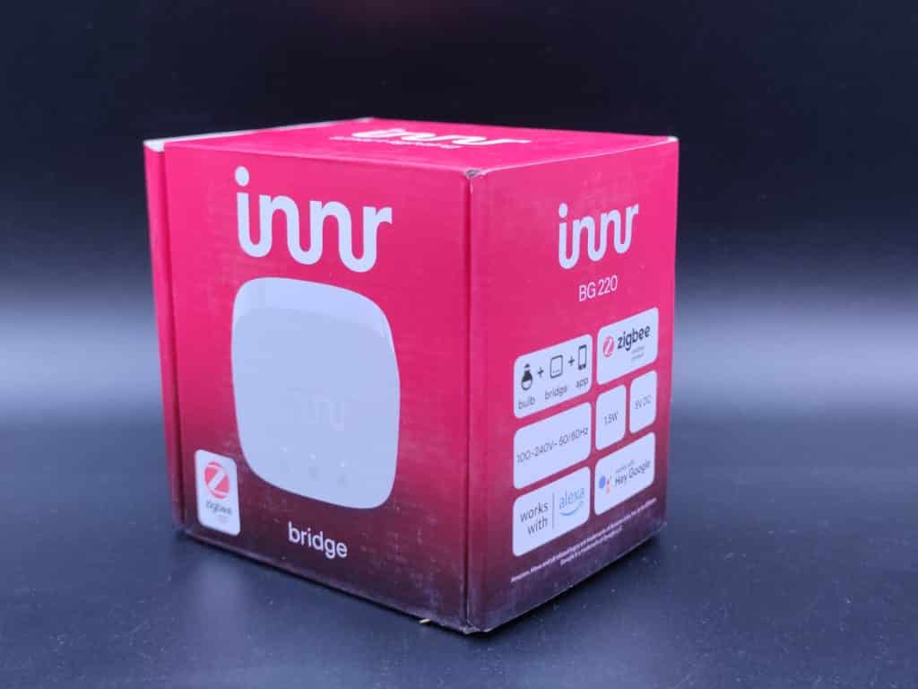 La couleur rouge des appareils ZigBee en toute logique pour ce pont Innr