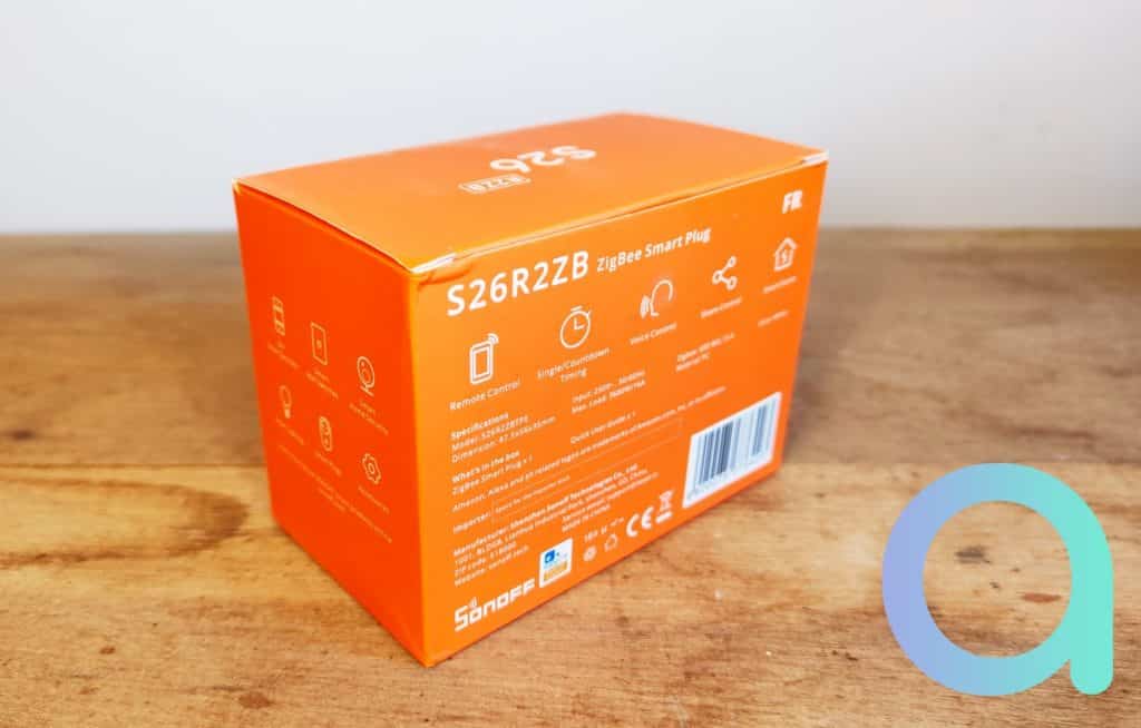 Classiquement les informations techniques de la prise connectée Sonoff S26R2ZB sont au dos de la boite