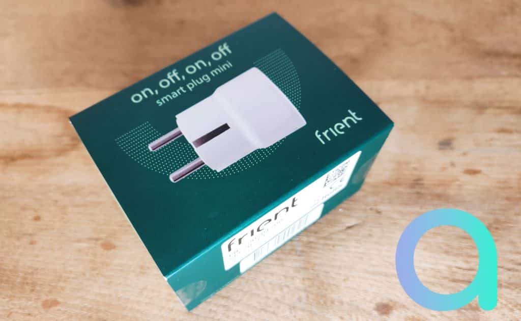 Frient présent sSmart Plug Mini dans un cartonage vert qualitatif et sobre