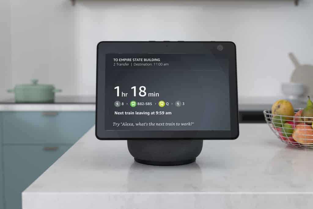 Echo Show 10 affichant Alexa Transit pour planifier un transport en commun