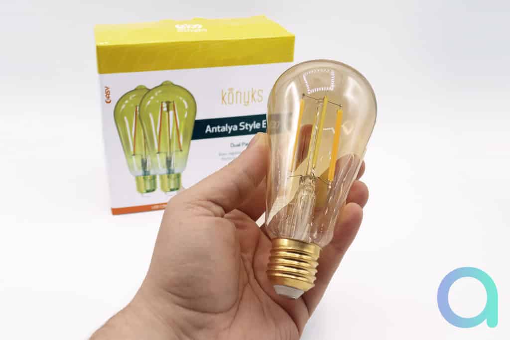 Une ampoule ST64 avec des filaments LED COG