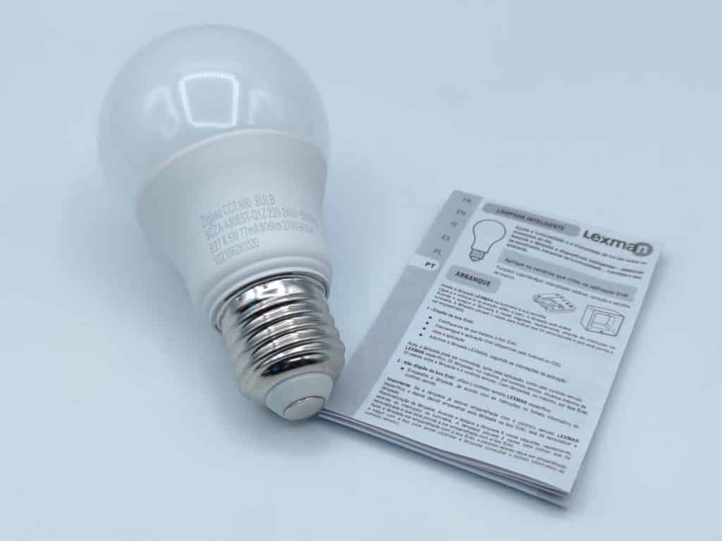 Avec l'ampoule ZigBee de Lexman un flyer d'installation est disponible