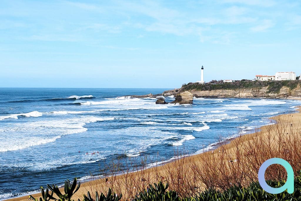 En Zoom x2, le phare de Biarritz est magnifique