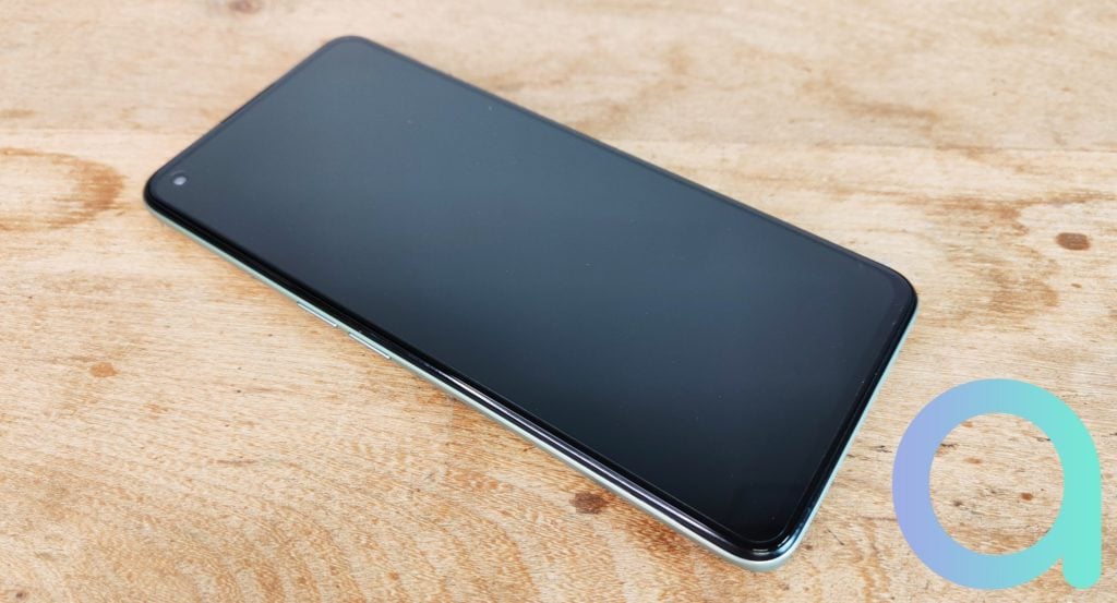 Le smartphone GT2 de Realme GT2 mesure 16.2cm x 7.58cm x 0.86cm