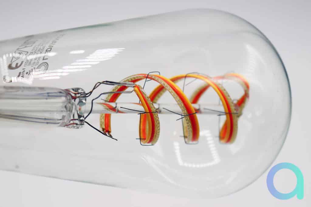 Les filaments sont composés de LED RGBW