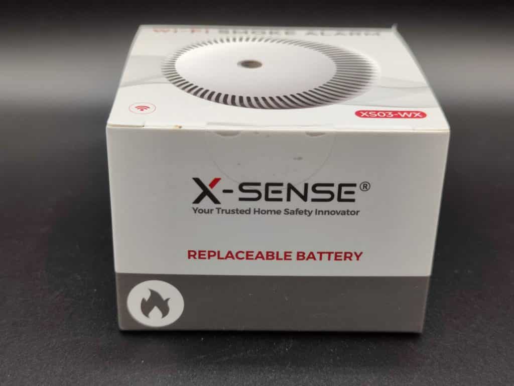 Un coffret très basique pour ce détecteur de fumée X-Sense XS03-WX