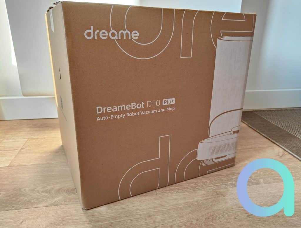 Le Dreame Bot D10 Plus et sa station de vidange sont livrés dans un seul carton de plus de 10 kg