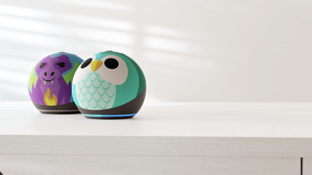 Un haillage Hibou et Dragon de l'Echo Dot 5 destiné aux enfants