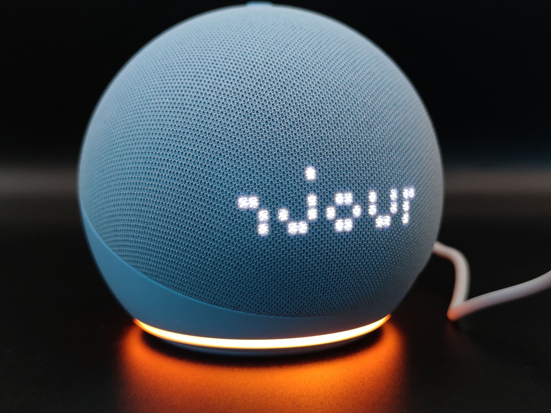 Moitié prix sur l'assistant vocal  Echo Dot 5 avec horloge