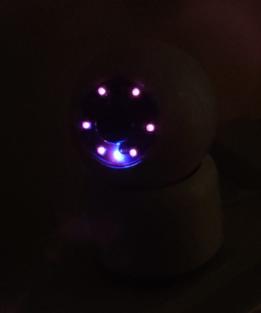 En mode nocturne, les 6 LED de la NOUS W2 s'illuminent pour mermettre de visualiser l'environnement