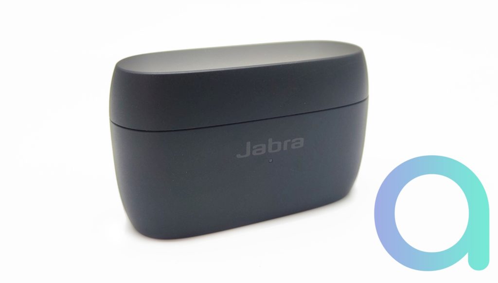 Le boitier de chargement des écouteurs Jabra Elite 5