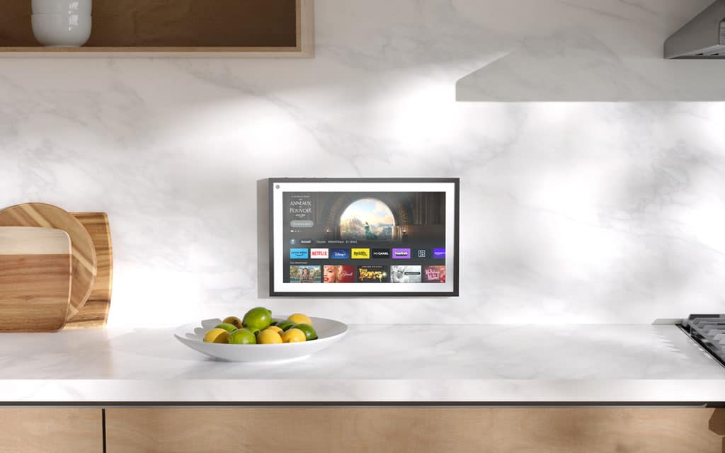 Fire TV sur Echo Show 15 dans une cuisine